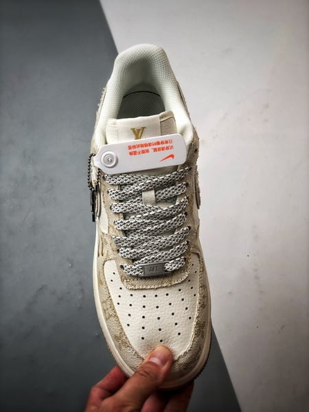 LV x Air Force 1 Low Branco e Amarelo em Ganga - Vista 9