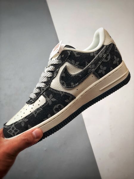 LV x Air Force 1 Low Branco e Preto Denim - Vista 5