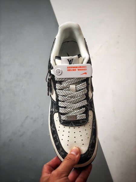 LV x Air Force 1 Low Branco e Preto Denim - Vista 9