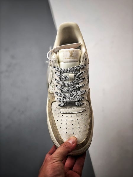 LV x Air Force 1 Low Bege, Caqui e Jeans - Vista 9