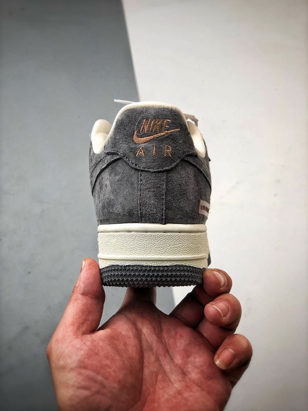 LV x Air Force 1 Low Creme e Cinza Escuro - Vista 3