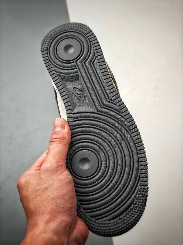 LV x Air Force 1 Low Creme e Cinza Escuro - Vista 4