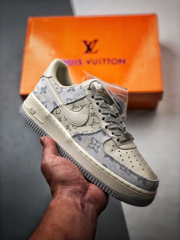 LV x Air Force 1 Low Bege, Cinzento e Jeans - Vista 1