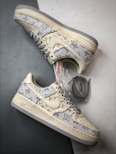 LV x Air Force 1 Low Bege, Cinzento e Jeans - Vista 6
