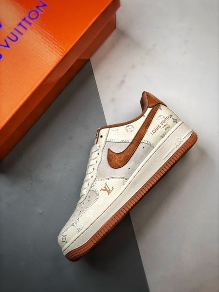 LV x Air Force 1 Low Creme e Castanho - Vista 9