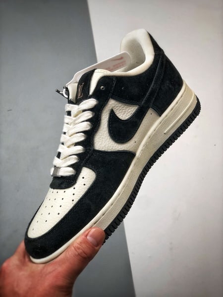 LV x Air Force 1 Low Creme e Preto - Vista 5