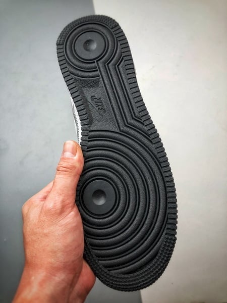 LV x Air Force 1 Low Colaboração Branco e Preto - Vista 4