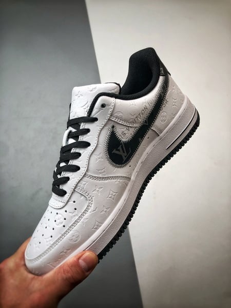 LV x Air Force 1 Low Colaboração Branco e Preto - Vista 5