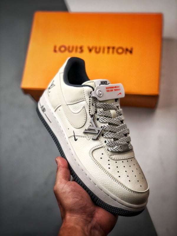 LV x Air Force 1 Low 3M Branco e Cinza - Vista 1