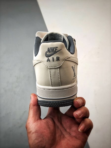 LV x Air Force 1 Low 3M Branco e Cinza - Vista 4