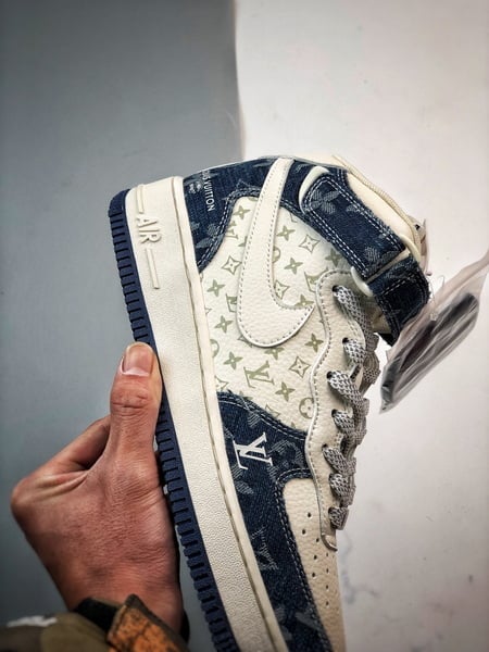 LV x Air Force 1 Mid Branco e Azul Denim - Vista 2