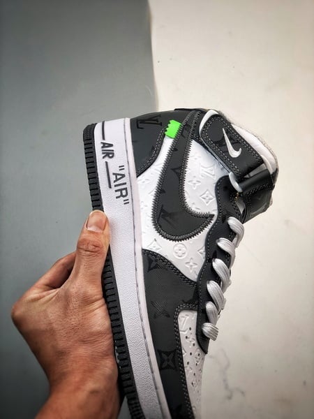LV x NK Air Force 1 Mid Branco e Preto - Vista 2