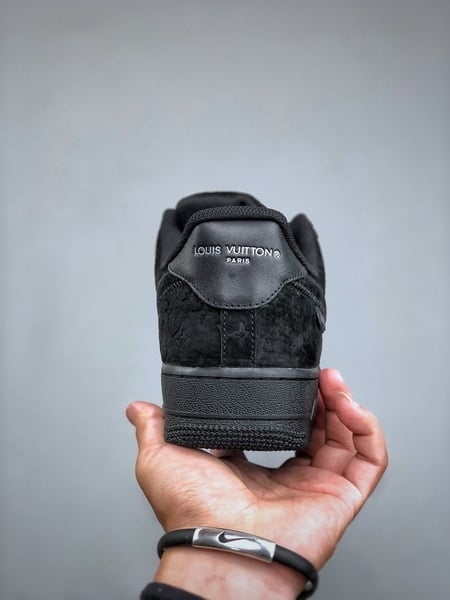 Louis Vuitton x Nike Air Force 1 Low - Vista 4