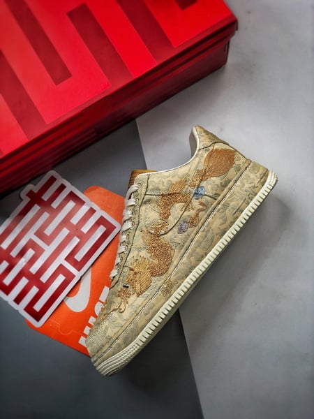 NK Air Force 1 Low Dourado Especial - Vista 8