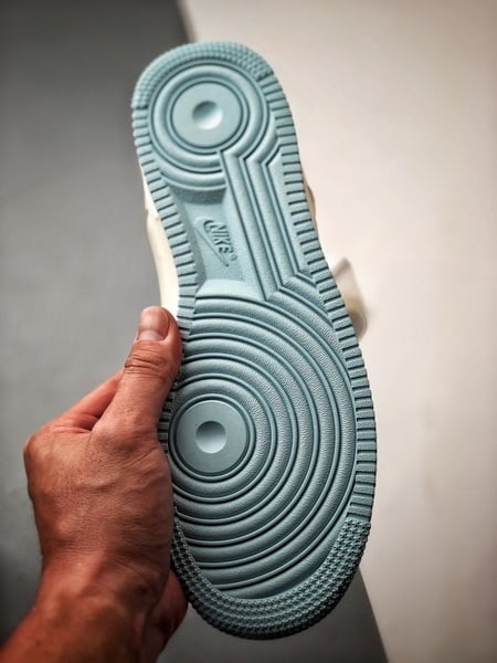 NOCTA x Air Force 1 Low Marfim e Azul Gelo - Vista 4