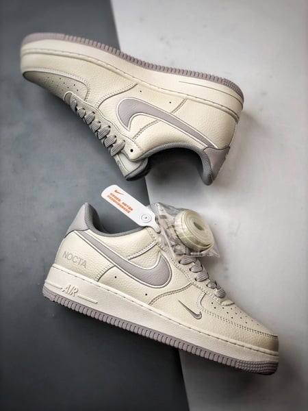 NOCTA x Air Force 1 Low Creme e Cinza - Vista 6
