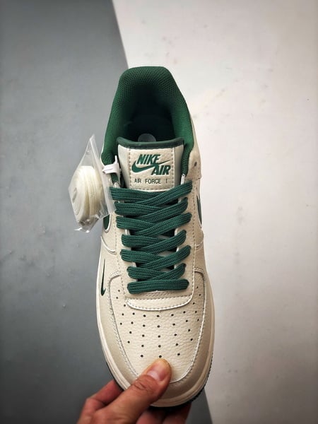NOCTA x Air Force 1 Low Creme e Verde - Vista 9