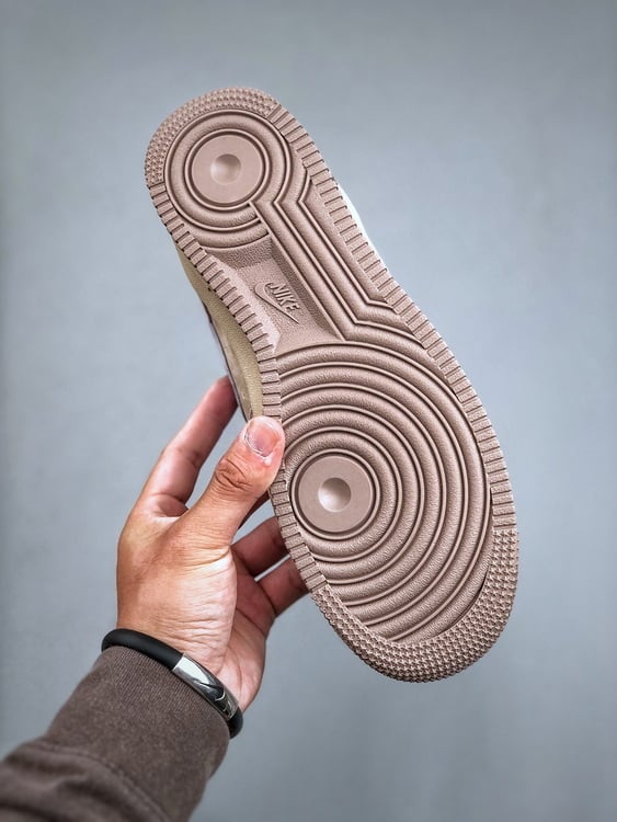 Nike Air Force 1 Low 07 Halloween Castanho e Roxo - Vista 3