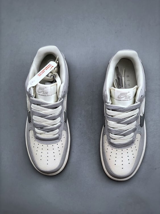 Nike Air Force 1 Low 07 Cinza e Branco Duplo Swoosh - Vista 6