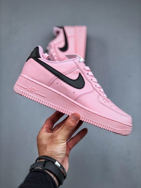 Nike Air Force 1 Low 07 Rosa com Swoosh Preto - Vista 7