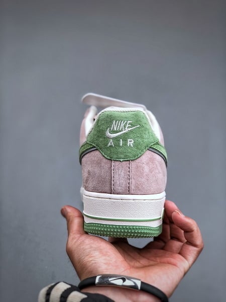 Nike Air Force 1 Low 07 x Otomo Katsuhiro Verde e Rosa - Vista 4