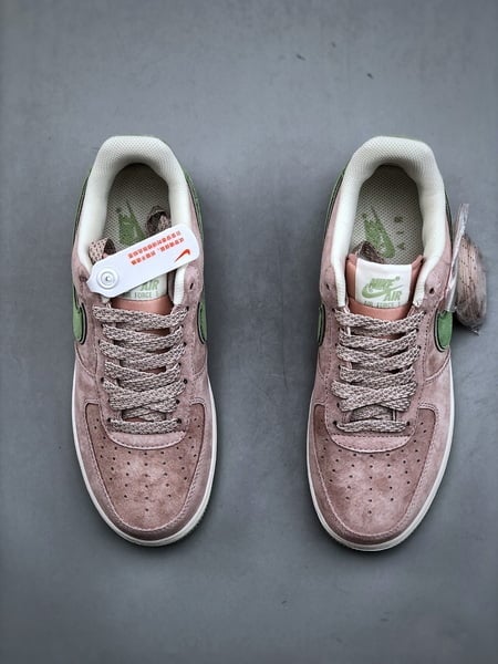 Nike Air Force 1 Low 07 x Otomo Katsuhiro Verde e Rosa - Vista 6