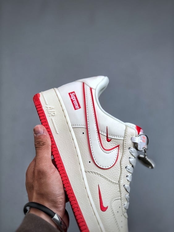Nike AF1 Low 07 x Supreme Bege Vermelho Mini Gancho Estrela - Vista 5