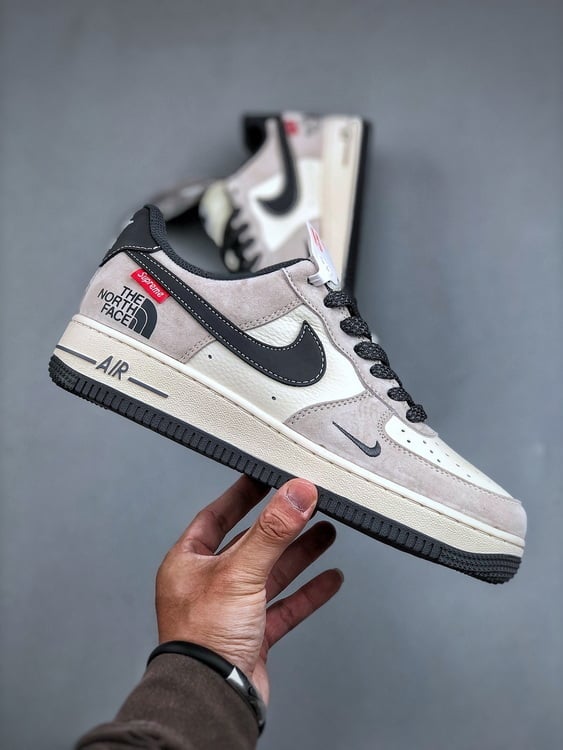 Nike AF1 Low 07 Colaboração The North Face x Supreme - Vista 7