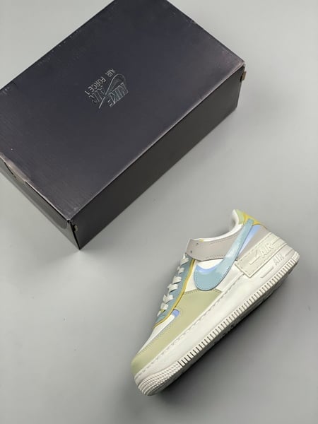 Nike Air Force 1 Low Shadow Branco Azul e Amarelo - Vista 9