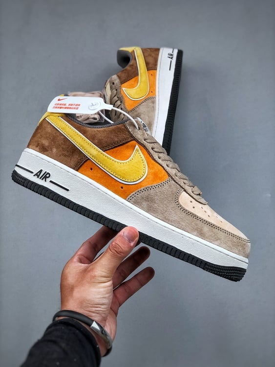 Nike Air Force 1 Low Camurça Bege e Castanho - Vista 7