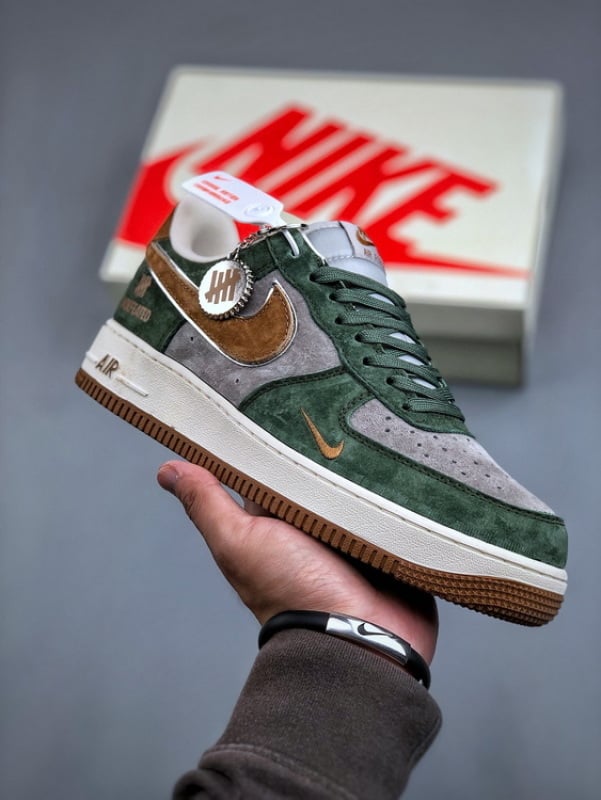 Nike Air Force 1 '07 Low UN Colaboração Verde Musgo - Vista 1