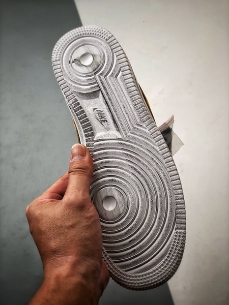 PEACEMINUSONE x NK Air Force 1 - Vista 4