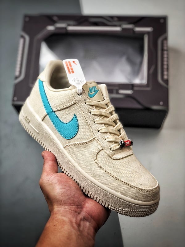 RTFKT x Air Force 1 Human bege e Azul - Vista 1