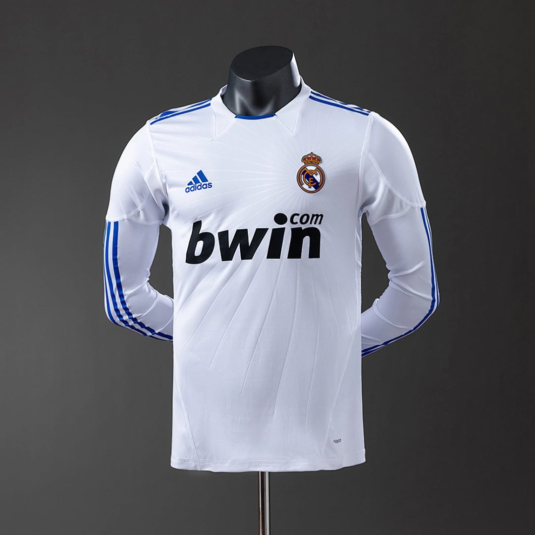 Camisola Principal do Real Madrid 2010/2011 (Retro, Versao Jogador, Manga Longa) - Vista 1