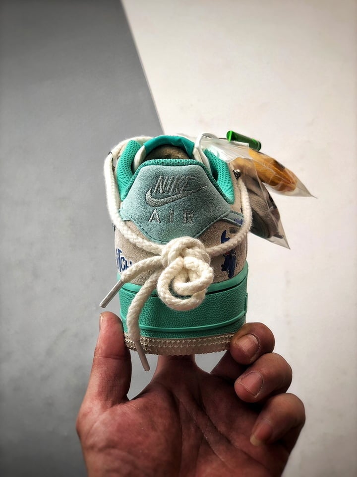 Stitch x Nike Air Force 1 Low Cinza e Verde - Vista 3