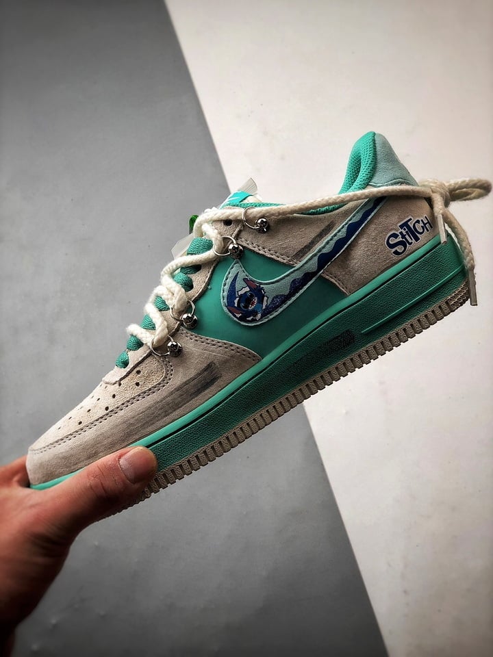 Stitch x Nike Air Force 1 Low Cinza e Verde - Vista 5