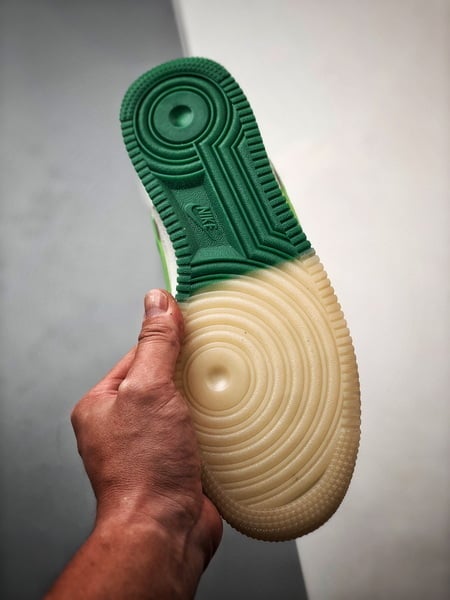 Stone Island x Air Force 1 Low Bege, Verde e Reflexo - Vista 4