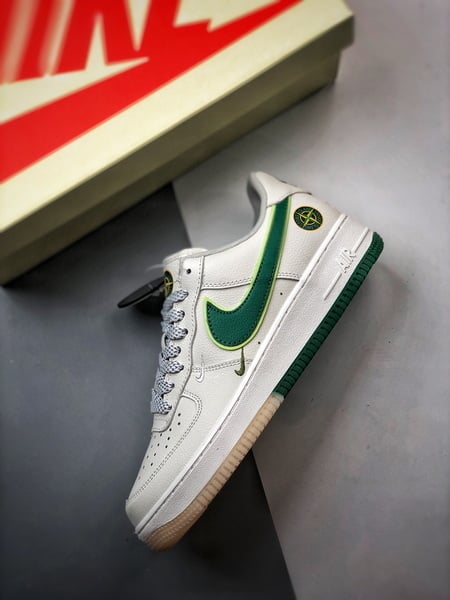 Stone Island x Air Force 1 Low Bege, Verde e Reflexo - Vista 8