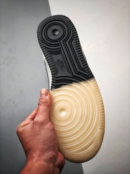 Stone Island x Air Force 1 Low Bege, Branco e Preto Reflexo - Vista 5