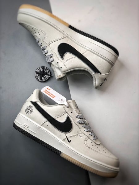 Stone Island x Air Force 1 Low Bege, Branco e Preto Reflexo - Vista 7