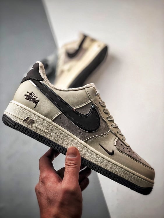 Stussy x Air Force 1 Low Bege Cinzento e Castanho Escuro - Vista 7