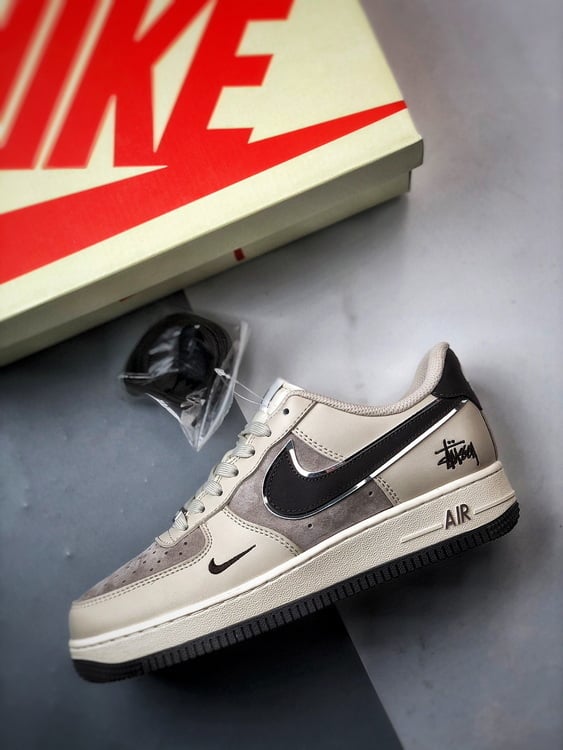 Stussy x Air Force 1 Low Bege Cinzento e Castanho Escuro - Vista 8