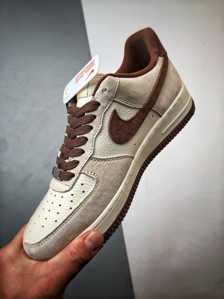 Stussy x Air Force 1 Low Marfim e Marrom - Vista 5