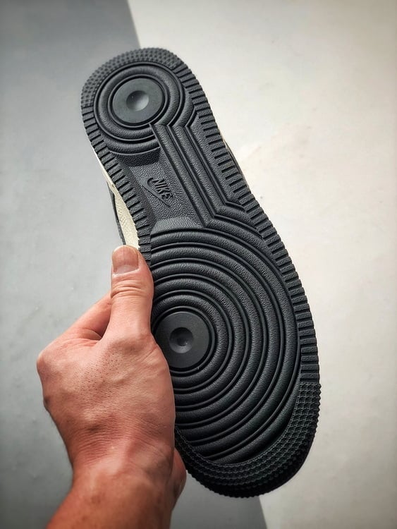 Stüssy x Air Force 1 Low Bege e Cinzento Escuro - Vista 4