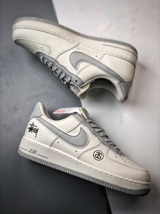 Stussy x Air Force 1 Low Creme e Cinza Reflectivo - Vista 6