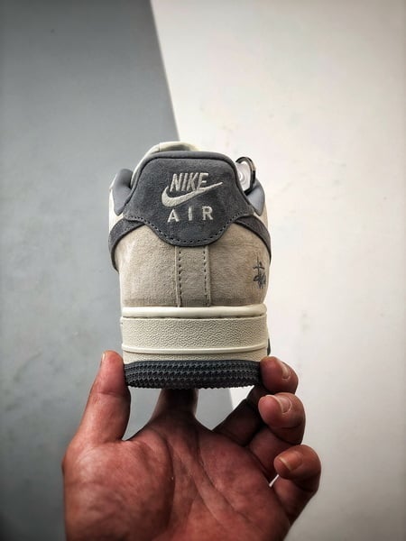 Stussy x Air Force 1 Low Creme e Cinza - Vista 3