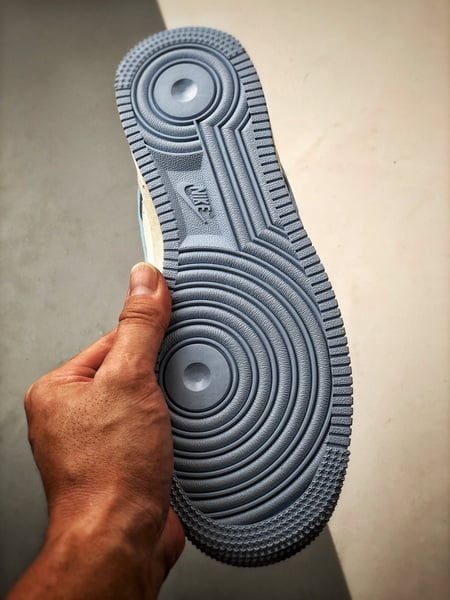 Stussy x Air Force 1 Low Off-White e Azul - Vista 4