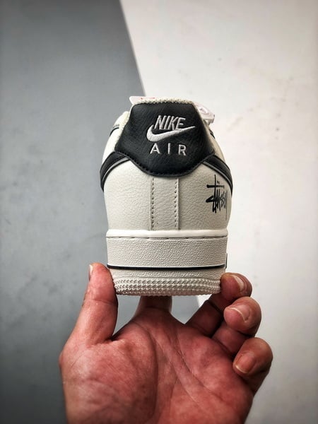Stussy x Air Force 1 Low Creme e Preto Reflectivo - Vista 3