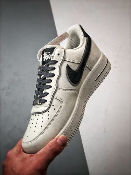 Stussy x Air Force 1 Low Creme e Preto Reflectivo - Vista 5