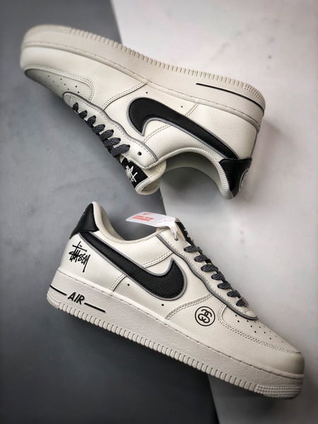 Stussy x Air Force 1 Low Creme e Preto Reflectivo - Vista 6